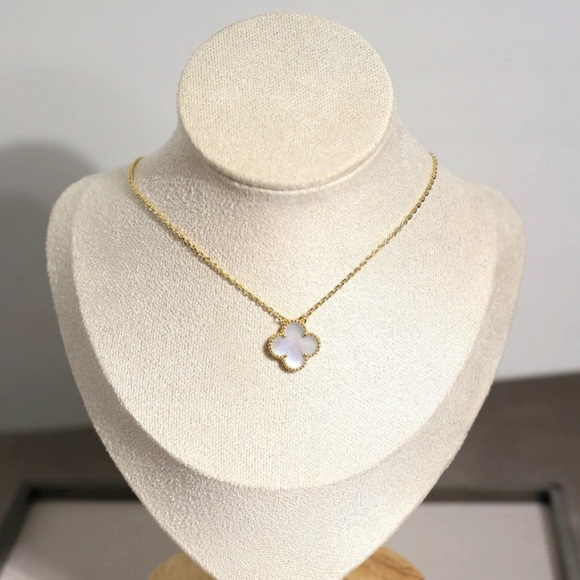 Jewelry - White clover necklace